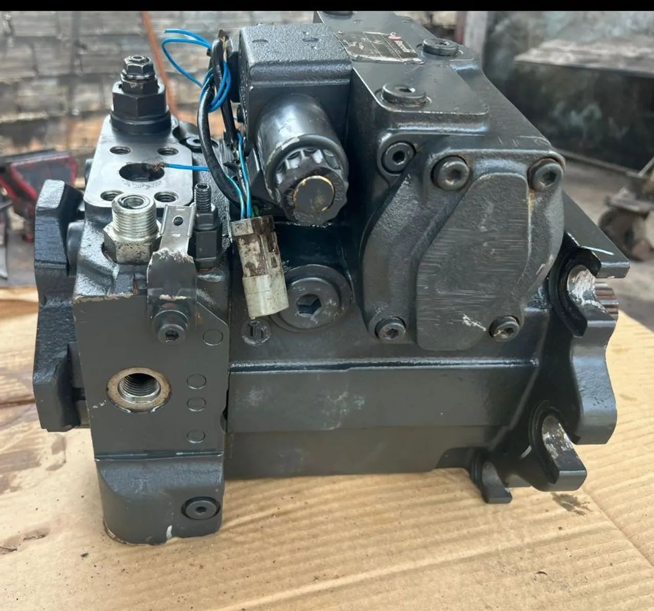 Bomba HST Komatsu wa200/5 - Foto 3