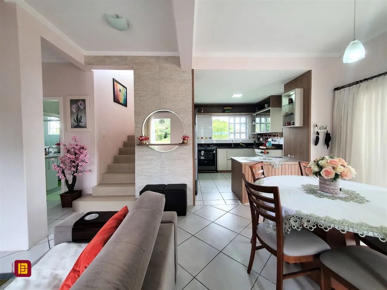 Terreno com 474 m² e área construída com 140,80 m².Casa muito bem projetada, com peças amp - Foto 10