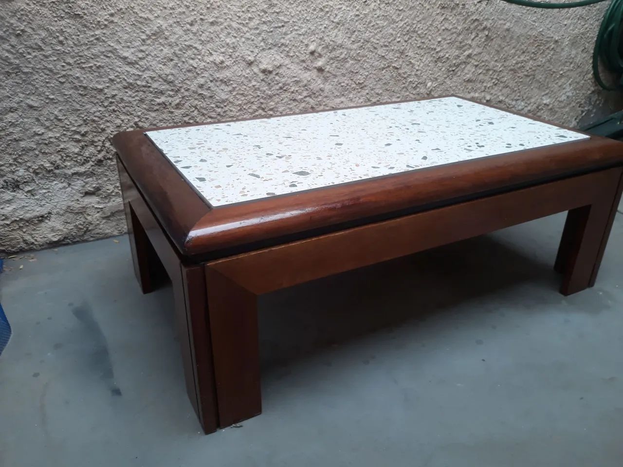 Mesa de Centro/ Lateral padrão mogno com tampo em porcelanato - Foto 2