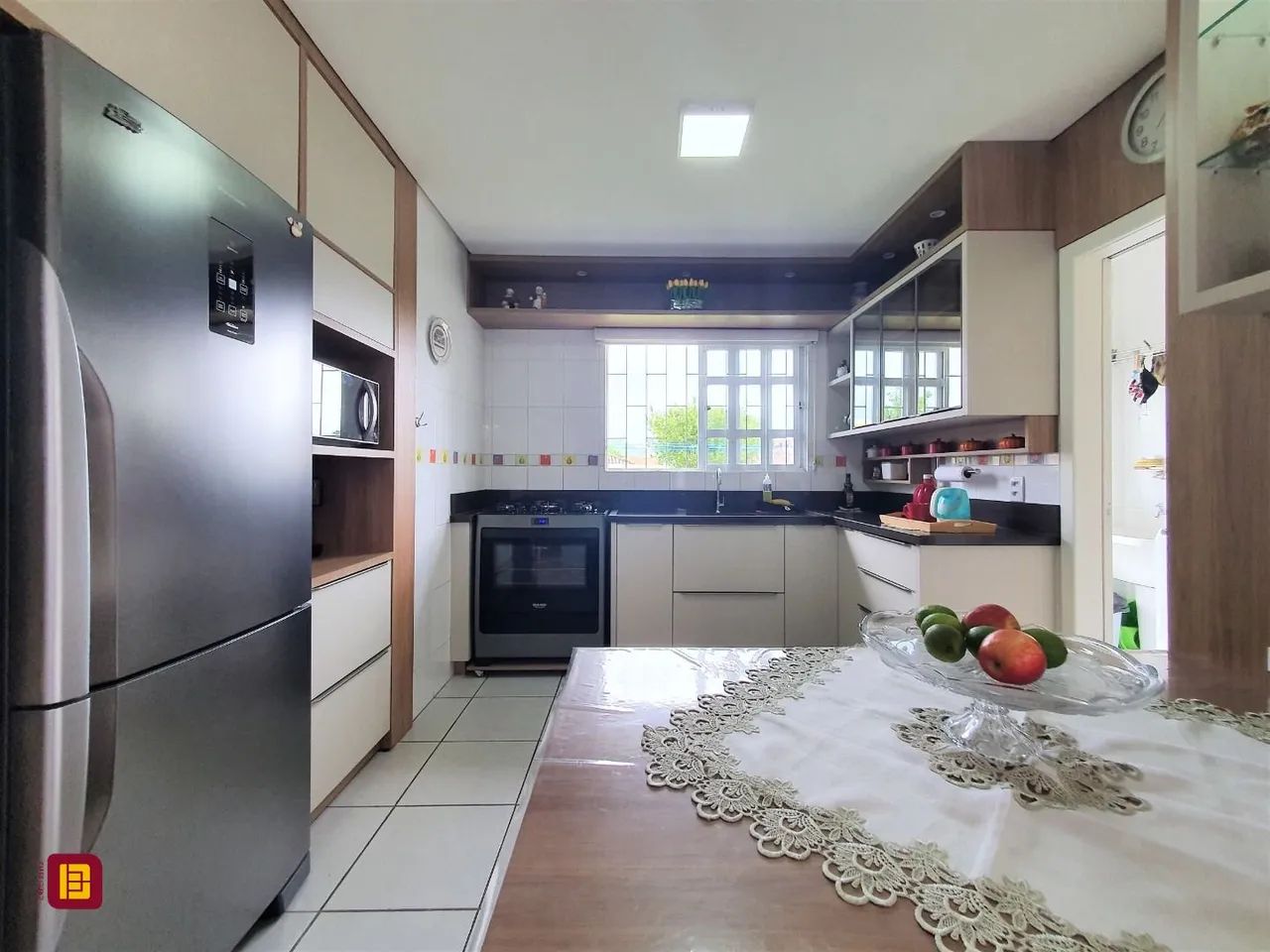 Terreno com 474 m² e área construída com 140,80 m².Casa muito bem projetada, com peças amp - Foto 14