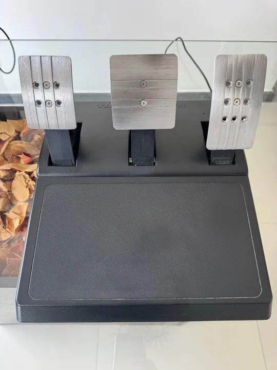 Volante Thrustmaster T300RS GT Edition para PC, PS5 e PS4 + Aro Add-on Ferrari F1 Wheel. - Foto 3