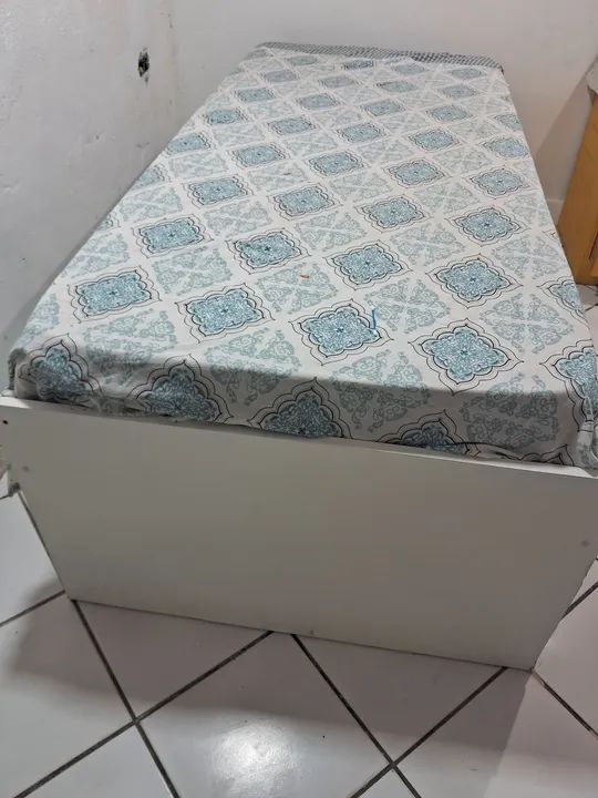 VENDO CAMA SOLTEIRAO ,COM BI CAMA RODIZIOS ABAIXO  MDF MARCENARIA . RS 500 00B