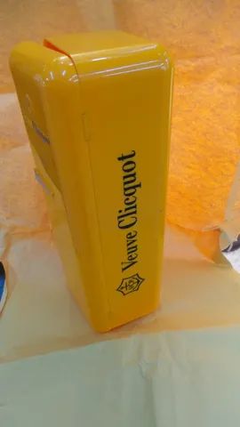 Porta garrafa antiga de champagne formato de geladeira veuve clicquot  - Foto 2