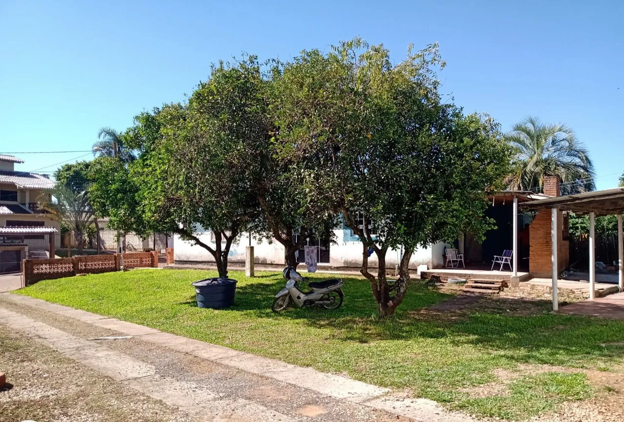 Casa Ampla com Renda Extra - 2 Quartos, Suíte e Kitnets no Fundo
