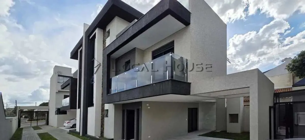 Sobrado à venda em Curitiba, Xaxim, com 3 quartos, 140m²
