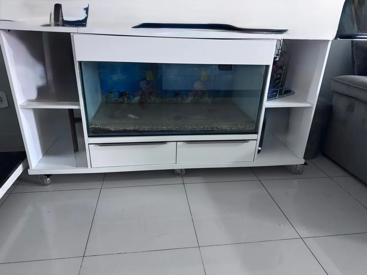 Aquário com Móvel Decorativo