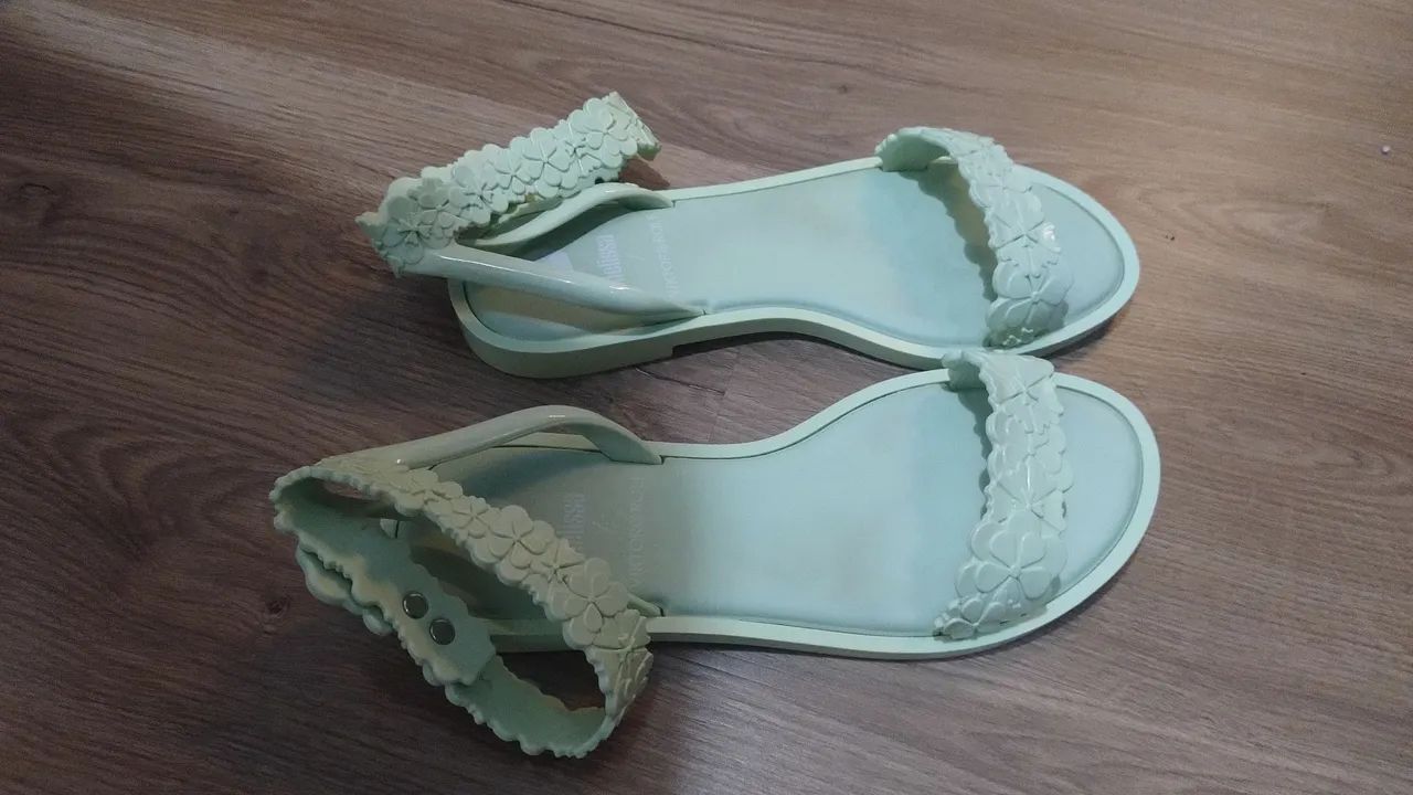 Sandálias Melissa com detalhes florais - Foto 3