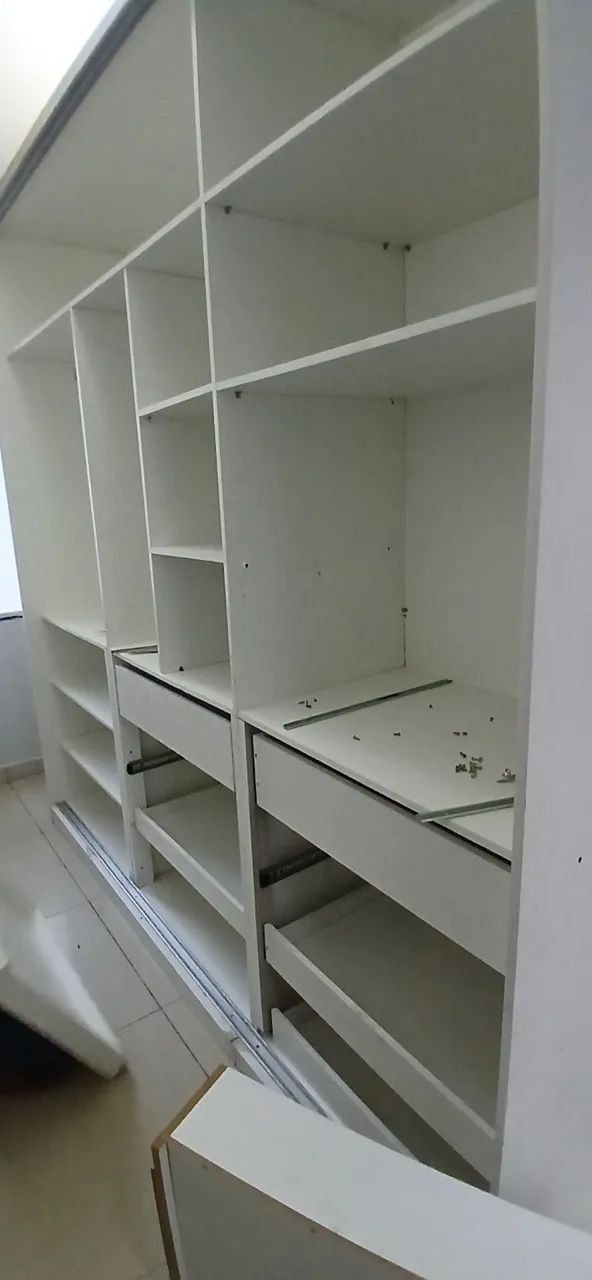 Montagem e fabricação móveis 