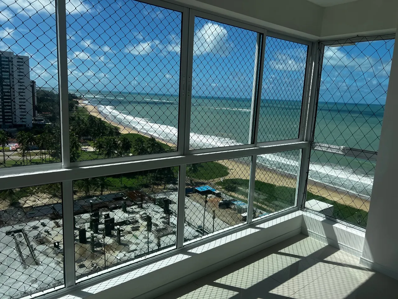 Alugo 4/4 pe na areia de Guaxuma