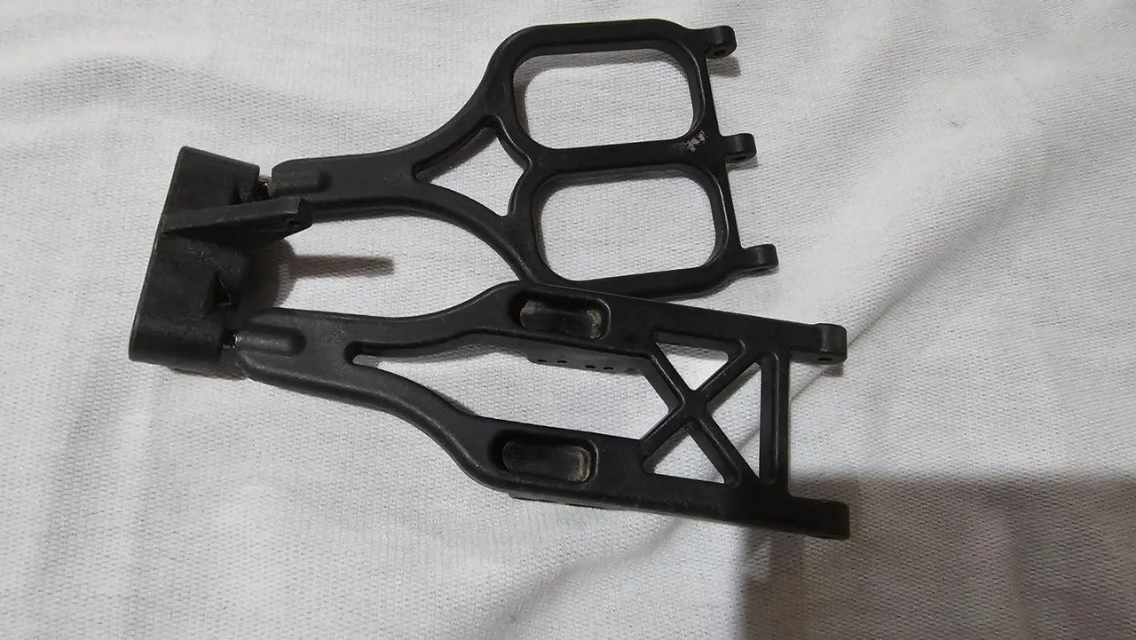 Rc Automodelo Traxxas Tmaxx bandejas + Hubb  - Foto 3
