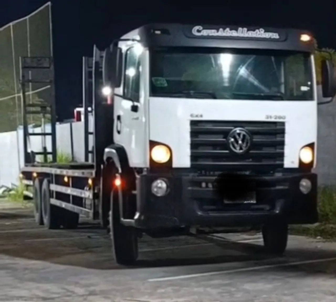 Caminhão plataforma VW 31- 260 CNM 6x4 traçado