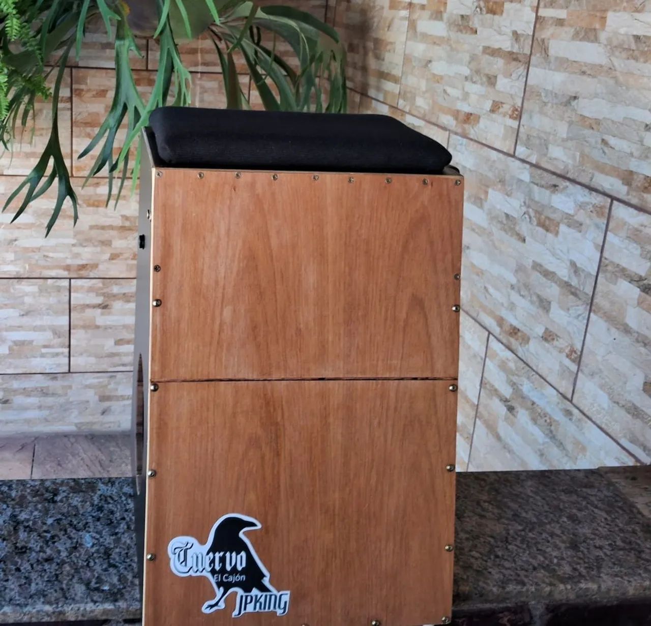 Cajon Eletro Acústico Cuervo Jpking Super Grave 