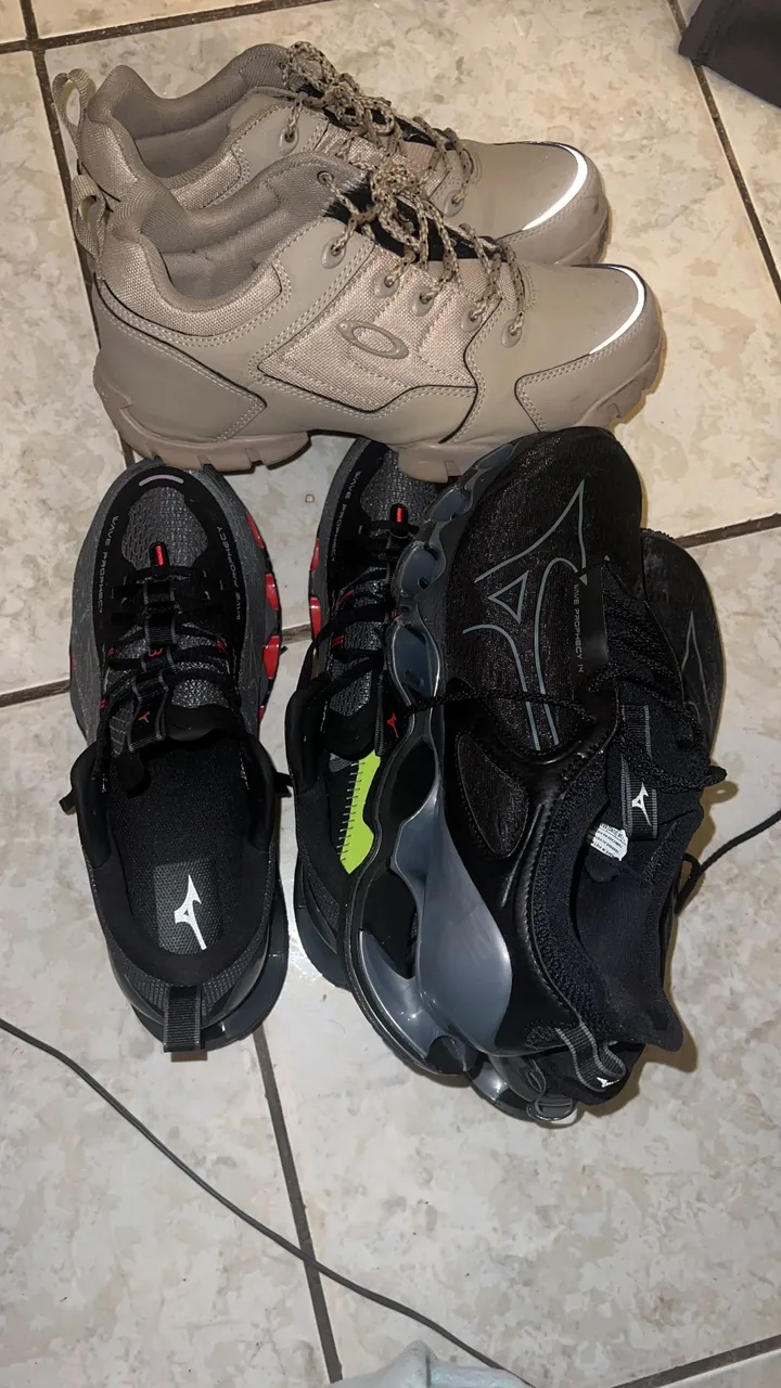 Tênis Oakley e Mizuno