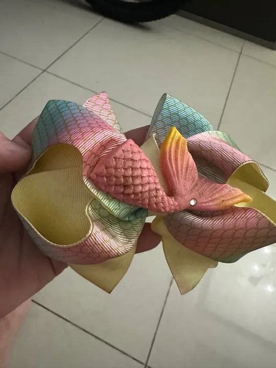 Tiaras e laços diversos 15,00 cada - Foto 2