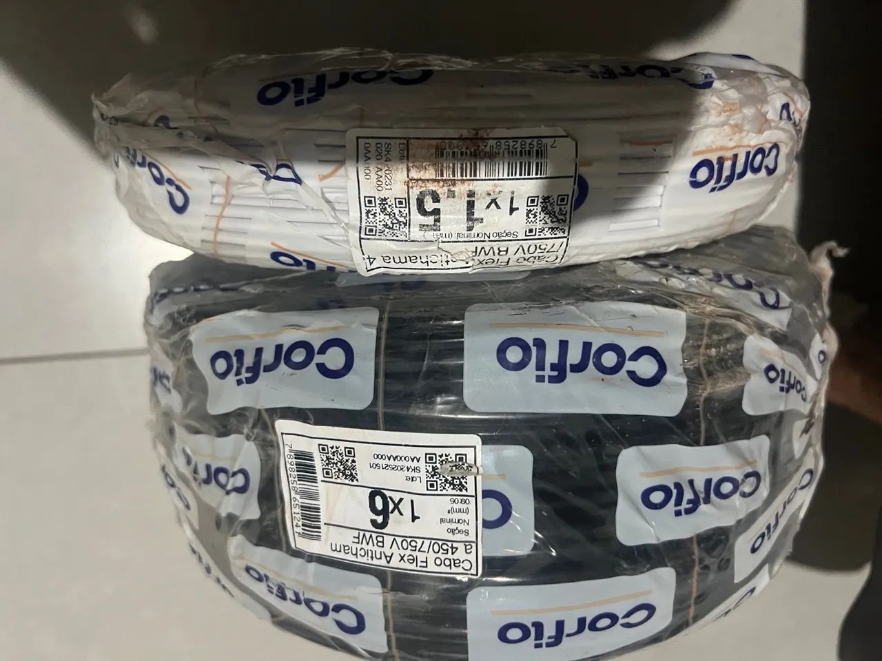 1 rolo de 100 metros 6 milímetros preto  1 rolo de 1.5 branco  - Foto 2