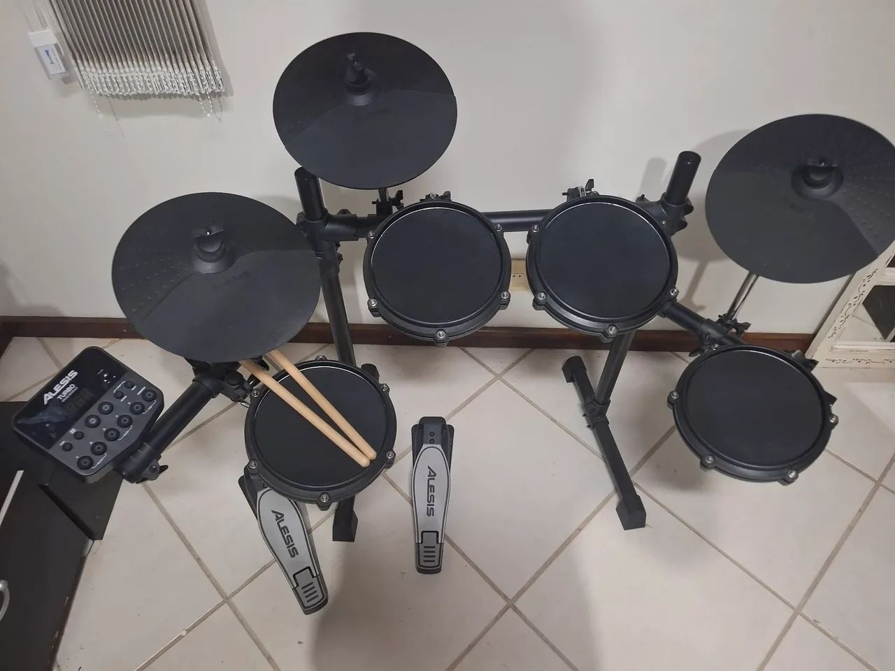 Bateria Eletrônica Alesis Turbo Mesh Kit 7 peças 