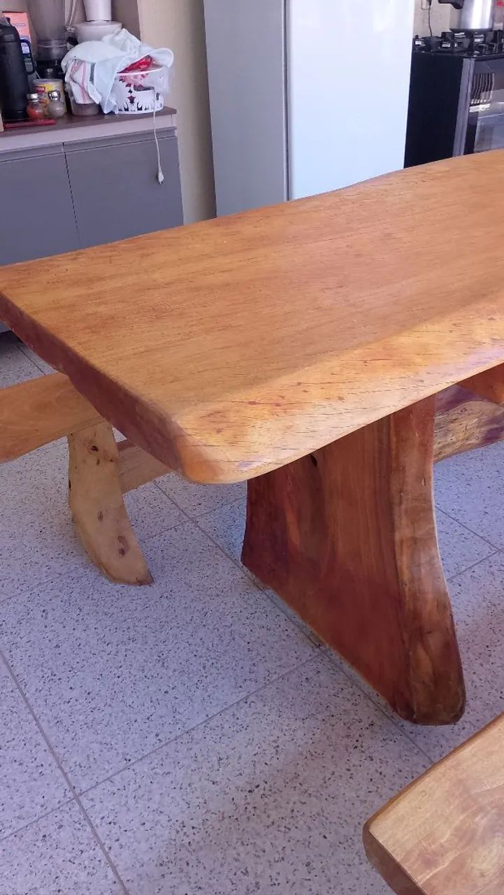 MESA RÚSTICA 2MTS COM DOIS BANCOS 