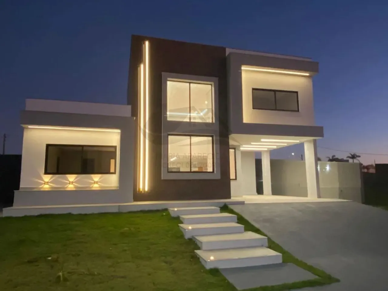 Casa para Venda em Rio das Ostras, Alphaville, 4 dormitórios, 4 suítes, 5 banheiros, 4 vag