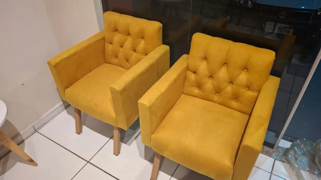 Conjunto de poltronas em capitonê 