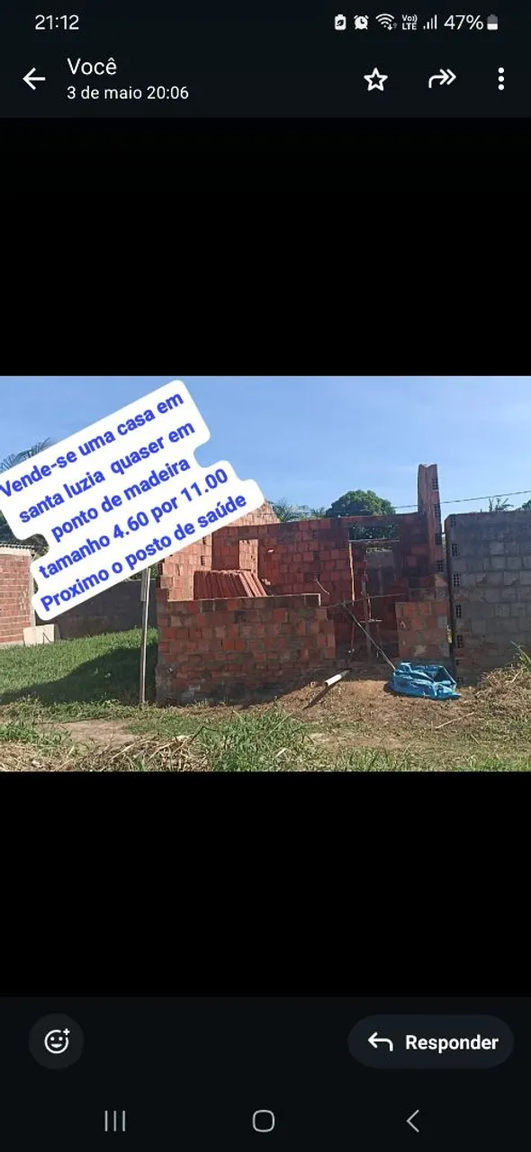 Vende-se essa casa quase em ponto de madeira