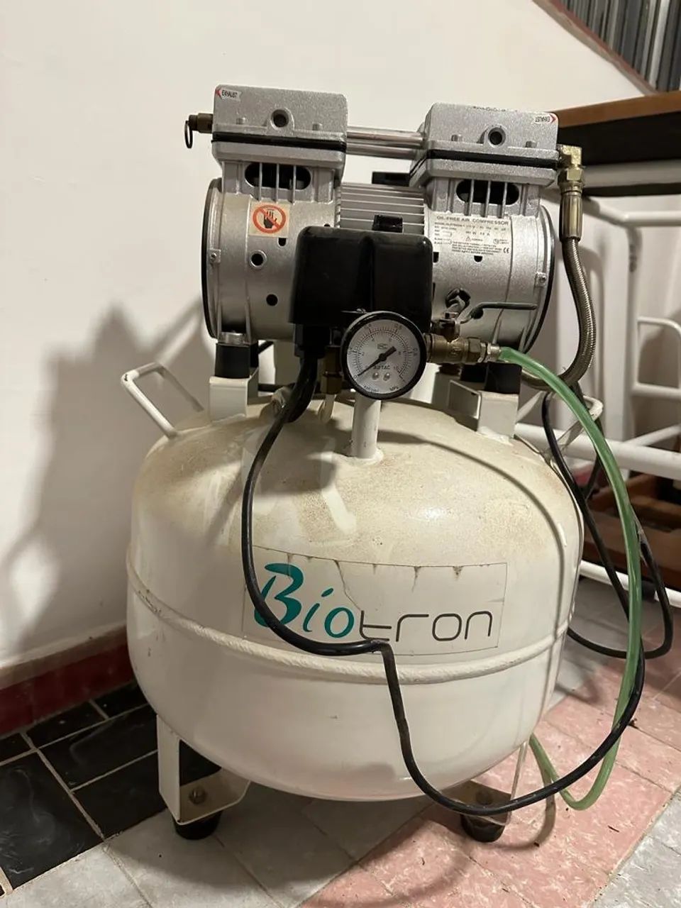 COMPRESSOR DE AR PARA CONSULTORIO DENTÁRIO - BIOTRON