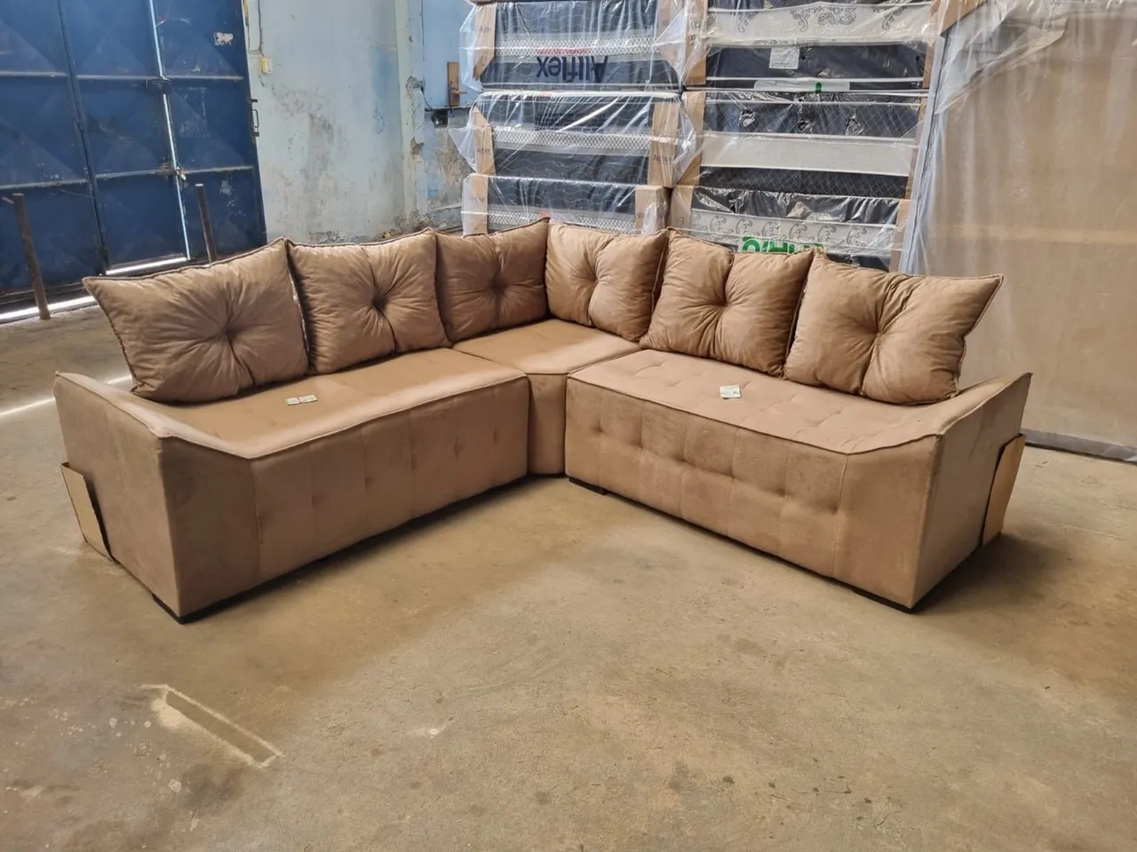 sofa de canto chaise 4 fênix R$ 1.660,00 sofa ilhéus 2/3 conjunto R$ 650,00
