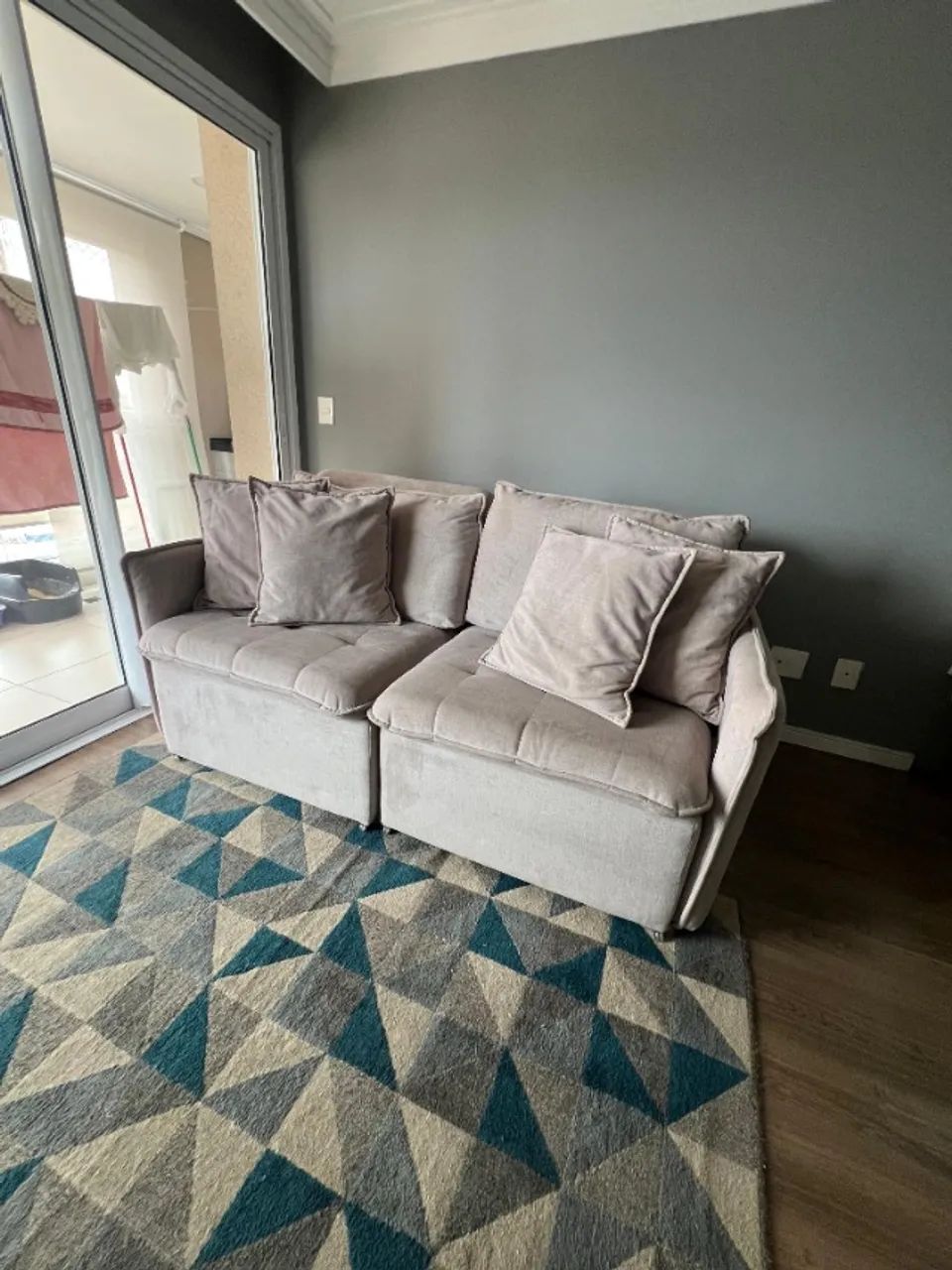 Sofá Bege Suíça com Design Moderno e Confortável - Foto 3