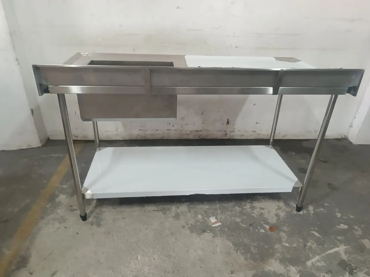 Mesa de trabalho em aço inox com pia - Foto 4