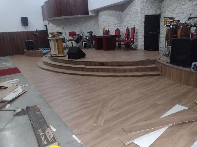 Instalação de piso vinílico, rodapés, grama sintética etc.. - Foto 2