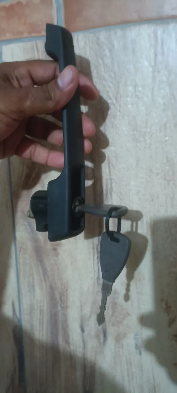 Maçaneta de porta lado do motorista para caminhão Mercedes