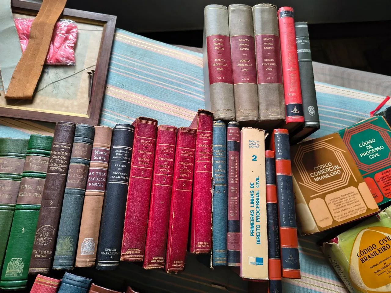 Livros jurídicos e geral - Foto 2