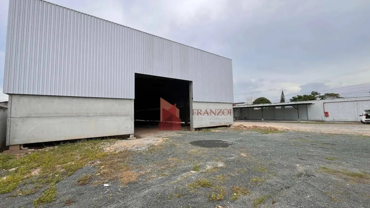 LOCAÇÃO: Galpão NOVO em ZONA INDUSTRIAL de Itajaí