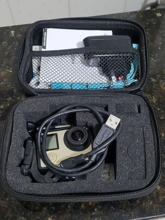 Câmera de Ação GoPro hero 4 com Acessórios