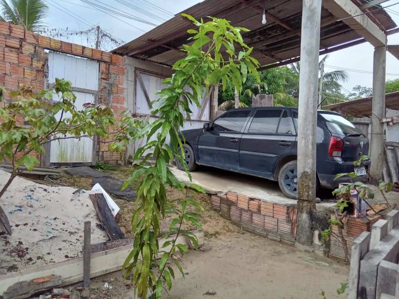 Vendo casa com ponto comercial.