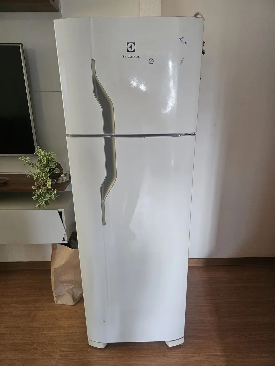 Vendo uma geladeira DC35A gelo seco b conservada (Entrego) - Foto 2