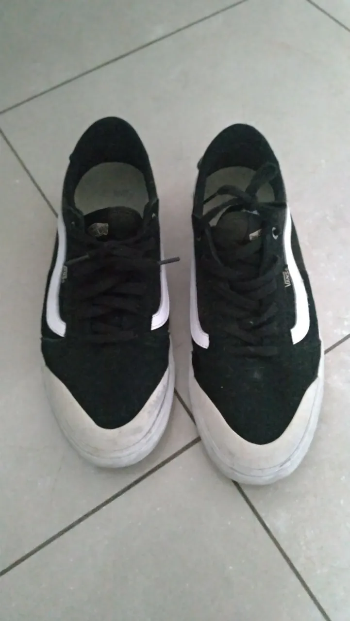 Tênis Vans Preto com detalhes brancos