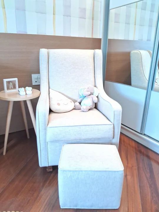 Conjunto de quarto infantil completo - Berço, cômoda e poltrona - Foto 2