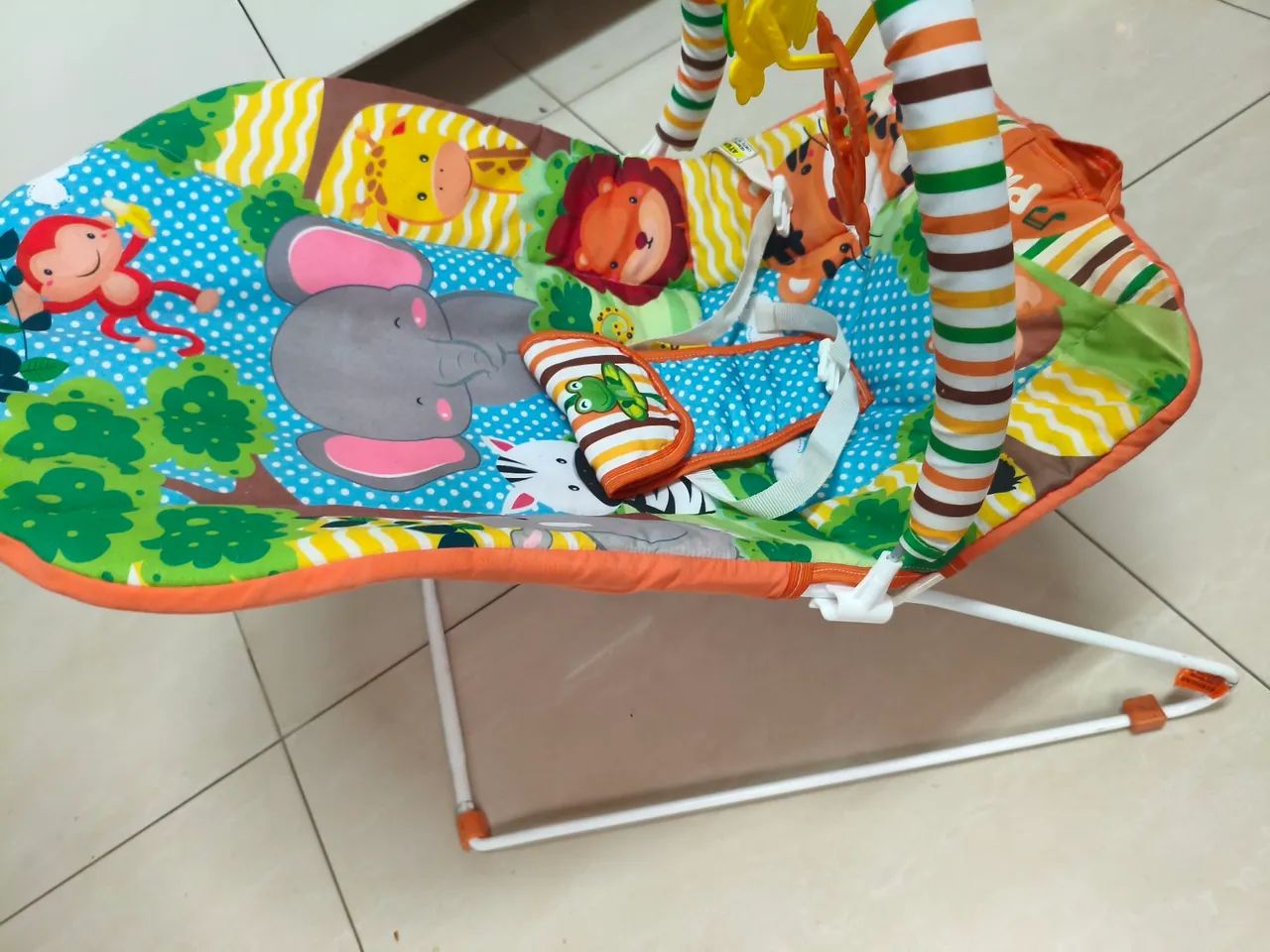 Balanço Infantil com Arco de Brinquedos - Foto 4