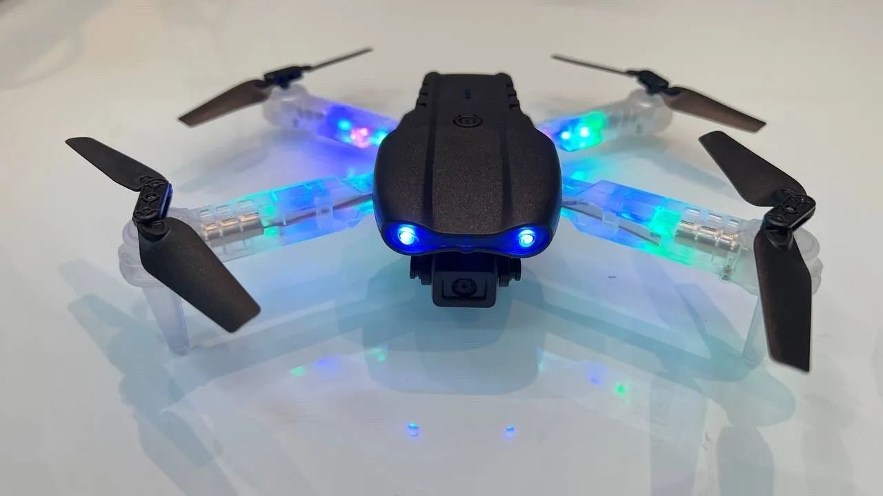 Drone Compacto p/ Crianças e Adultos - Câmera, LED e 2 Baterias - Foto 2