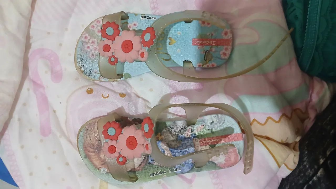 Vende se sandalhinha infantil linda - Foto 3