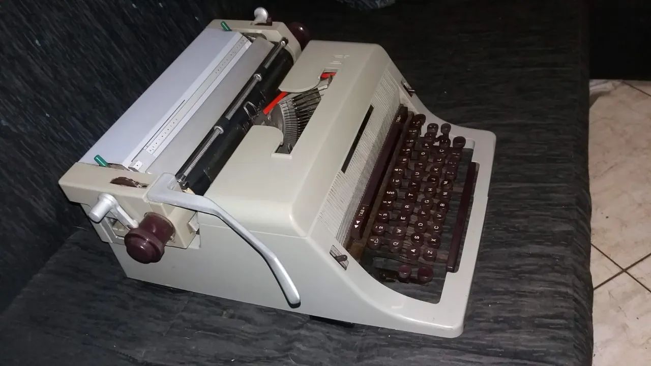 Máquina de escrever Olivette Linea 88 - Foto 4