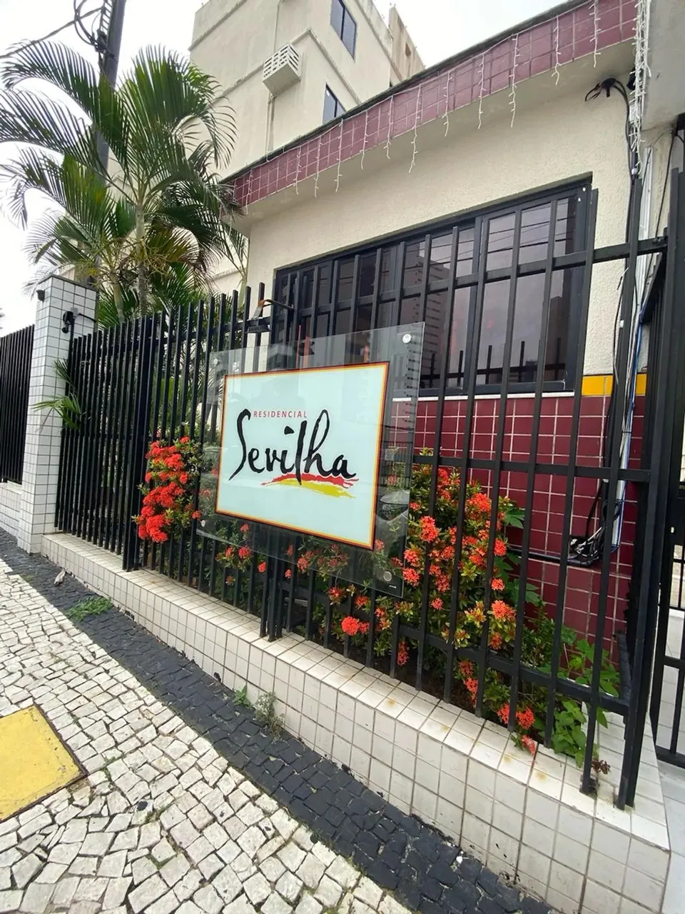 Apto. excelente localização no PQ DEL SOL c/ 60m², 03 qts (01 suíte), varanda, sala, cozin