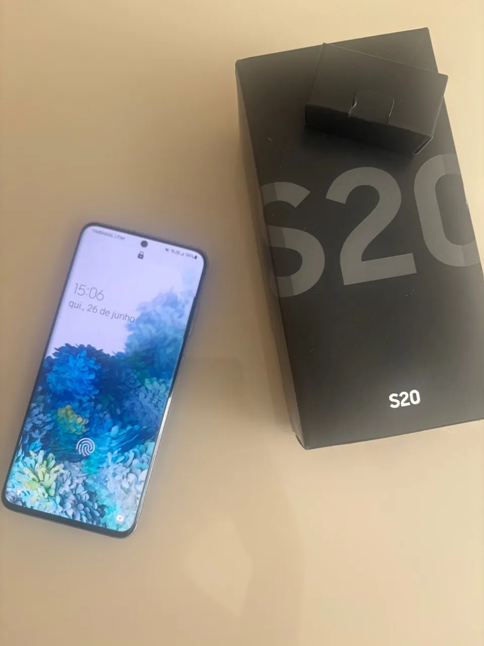 Galaxy s20 8gb ram+128gb