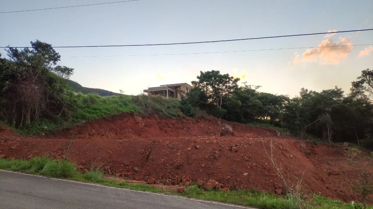 Lote no Condomínio Serra dos Bandeirantes