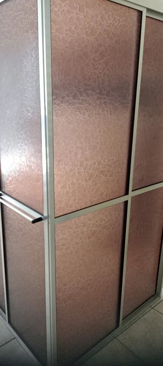 Box em Acrílico Fume de Canto