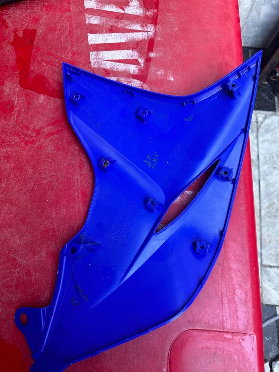 Aba do tanque lado Direito Yamaha XT250 - Foto 4