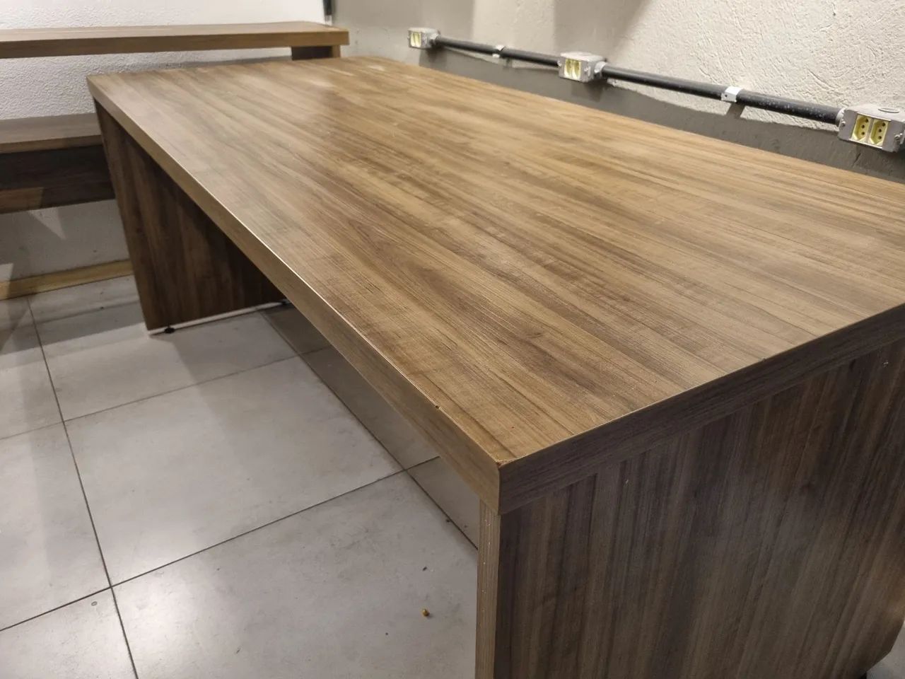 Conjunto de mesa e gaveteiro para escritório - Foto 2