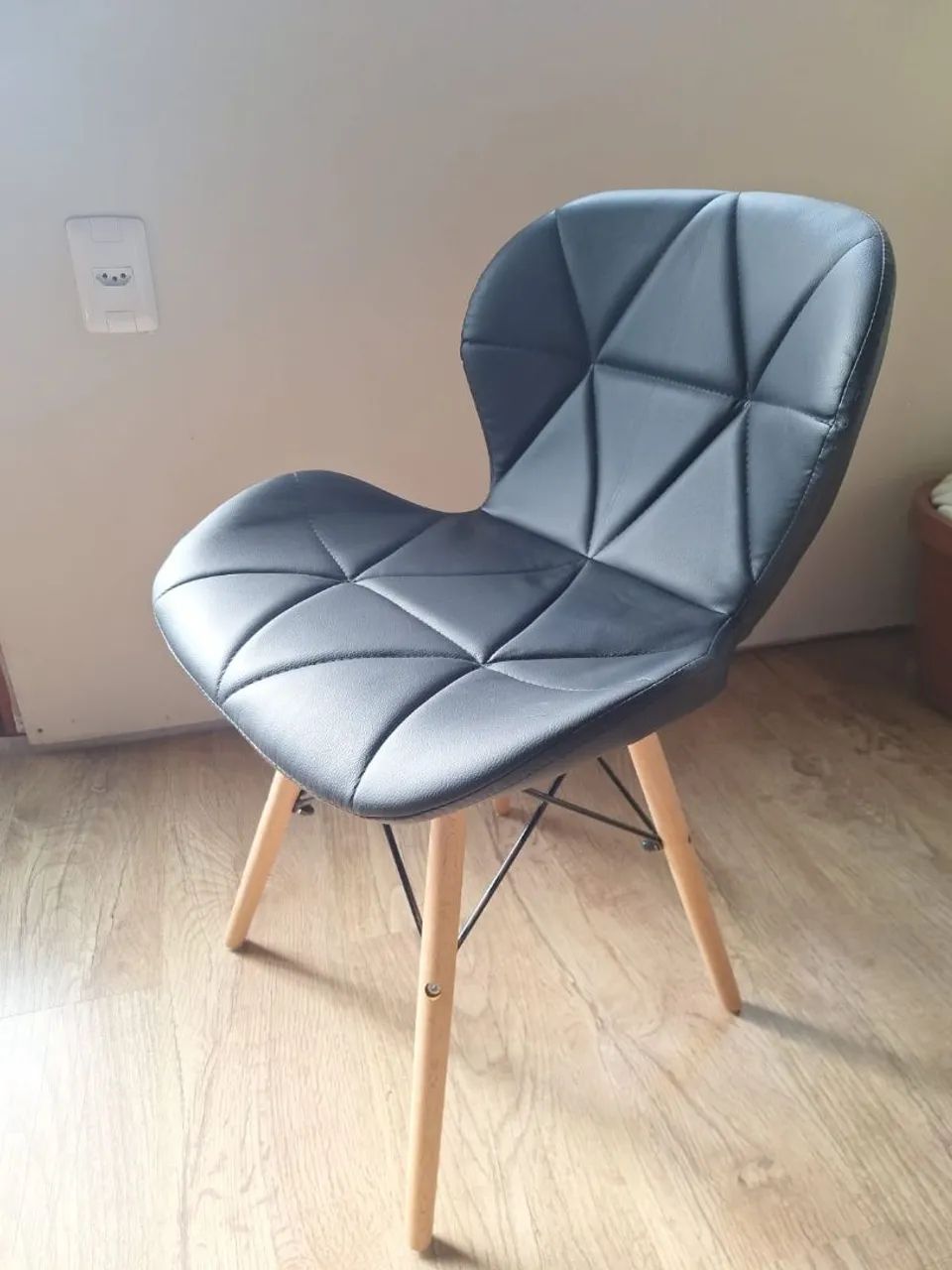 Cadeira com Design Moderno - Conforto e Estilo