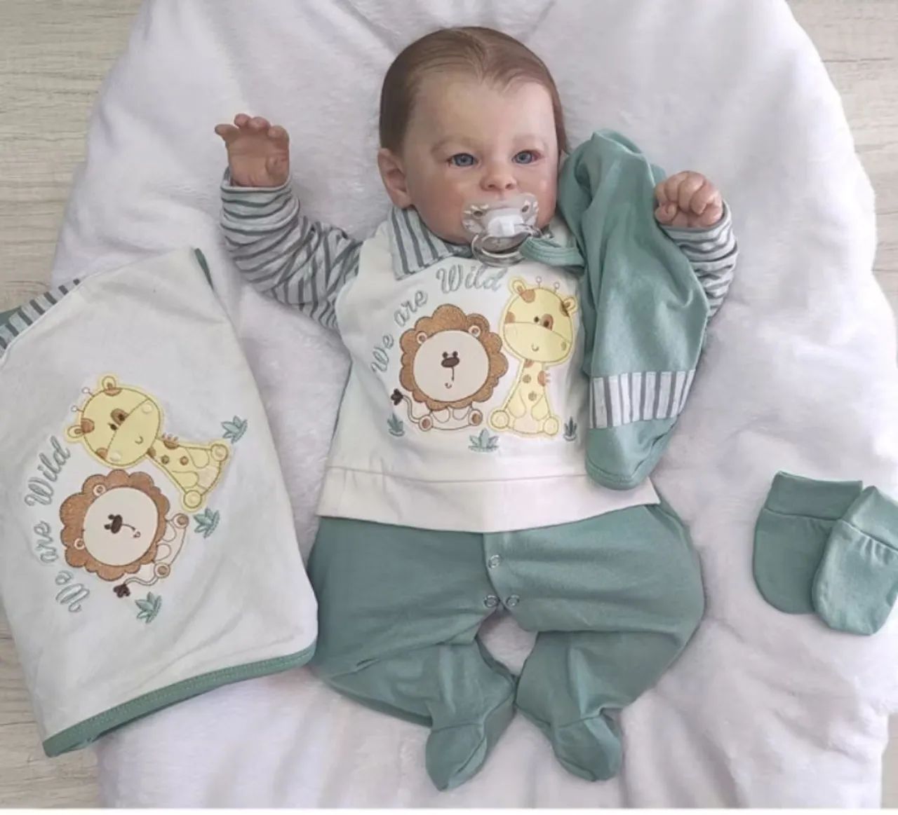 Vendo roupa New born, mais duas saidas de maternidade. - Foto 2