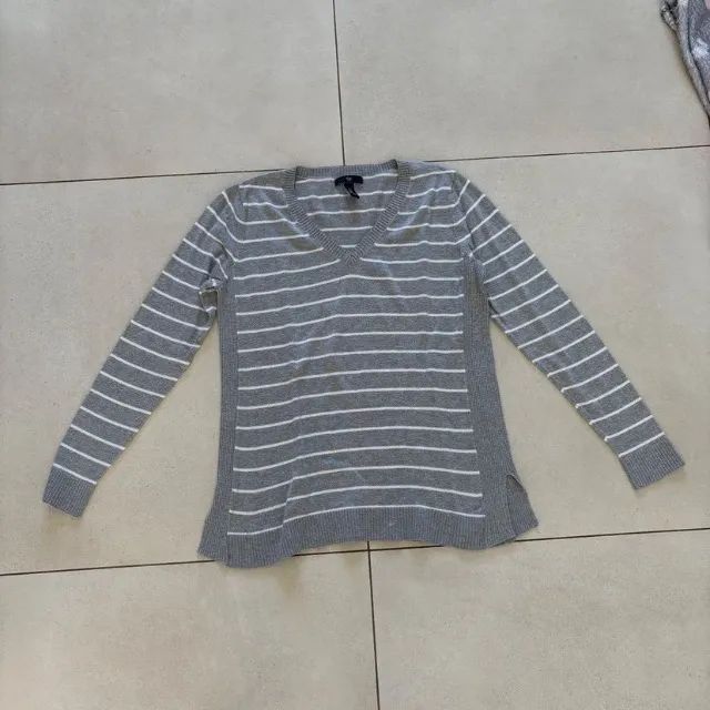 suéter gola v gap listrado